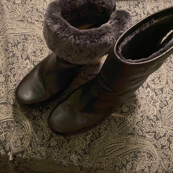 UGG Lynnea Shearling Ankle Clog Boots VEUC size